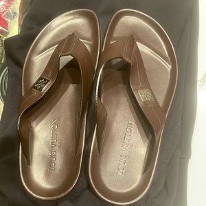 Louis Vuitton brand new mens flip flops size 8
